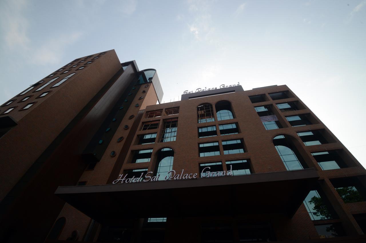 Sai Palace Grand, Malad Mumbai Exteriör bild