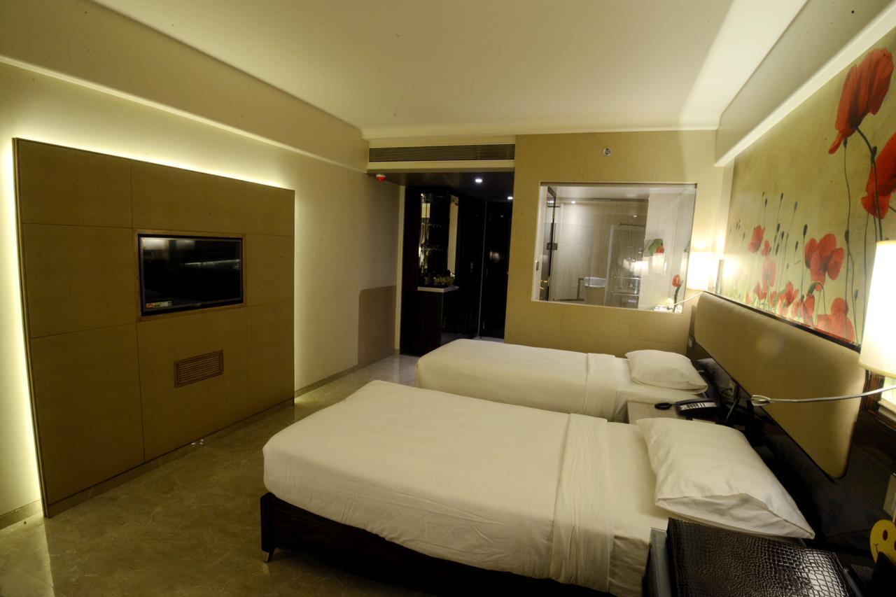 Sai Palace Grand, Malad Mumbai Exteriör bild