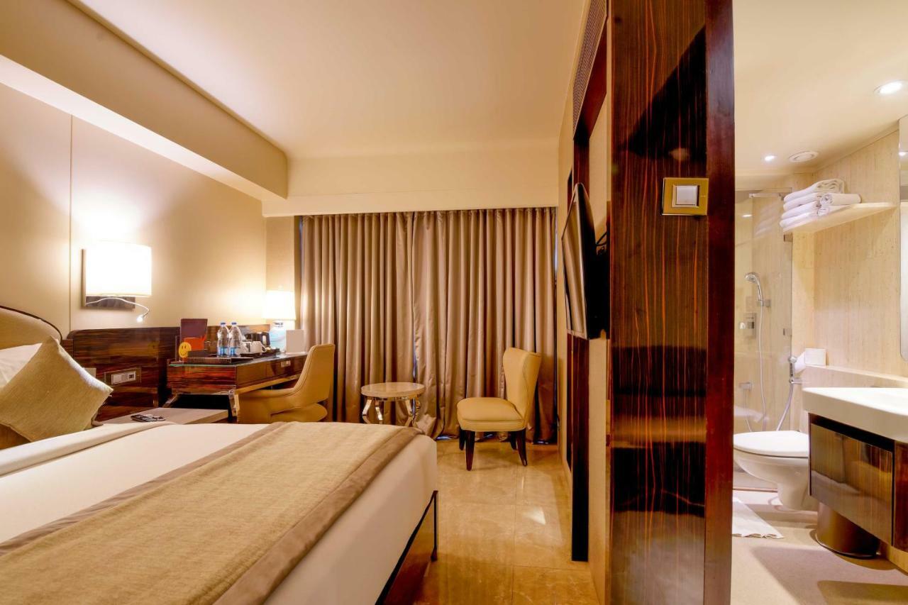 Sai Palace Grand, Malad Mumbai Exteriör bild